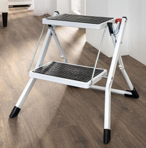 /ext/img/product/bonnes-affaires/26_07_13/100_escabeau_1.jpg