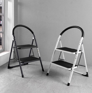 /ext/img/product/bonnes-affaires/26_09_09/400_escabeau_1.jpg